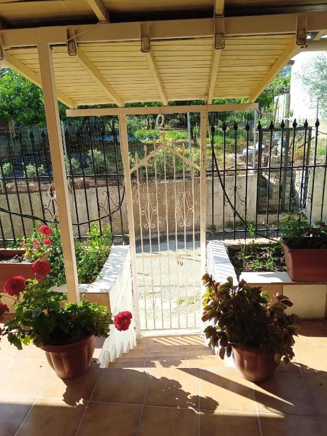 Villa Angela, Traditional Villa In The Village Agios Ioannis Peristerion Esterno foto